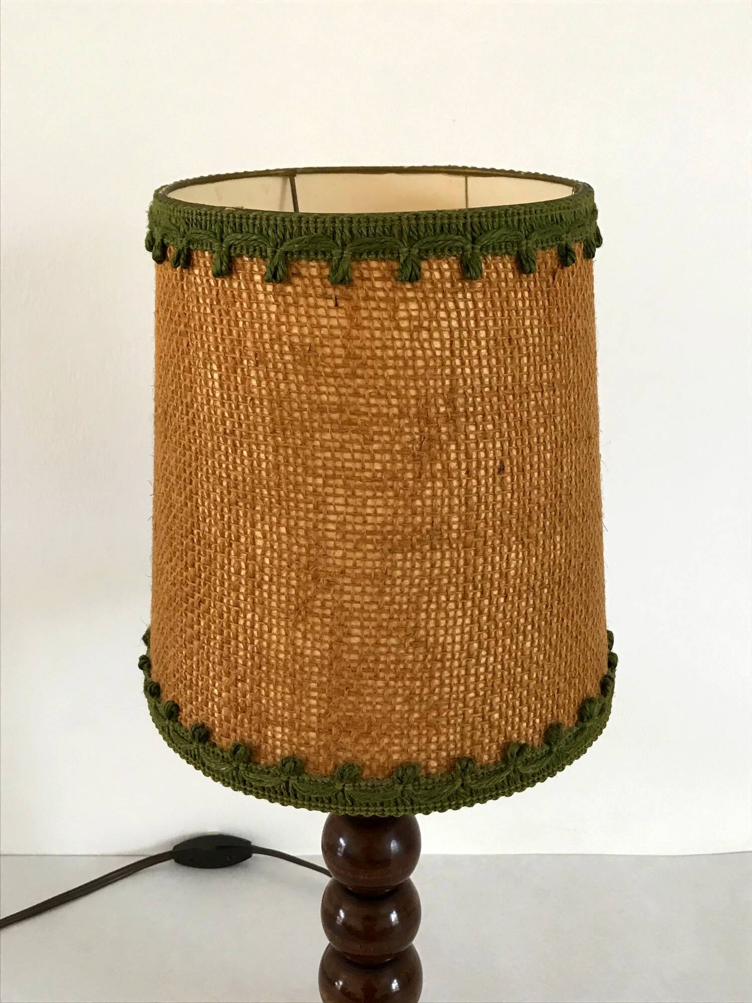 Art Deco lamp in turned wood from the 1930s