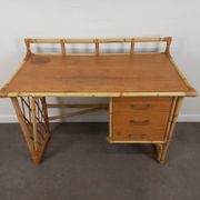 Bureau et sa chaise en rotin