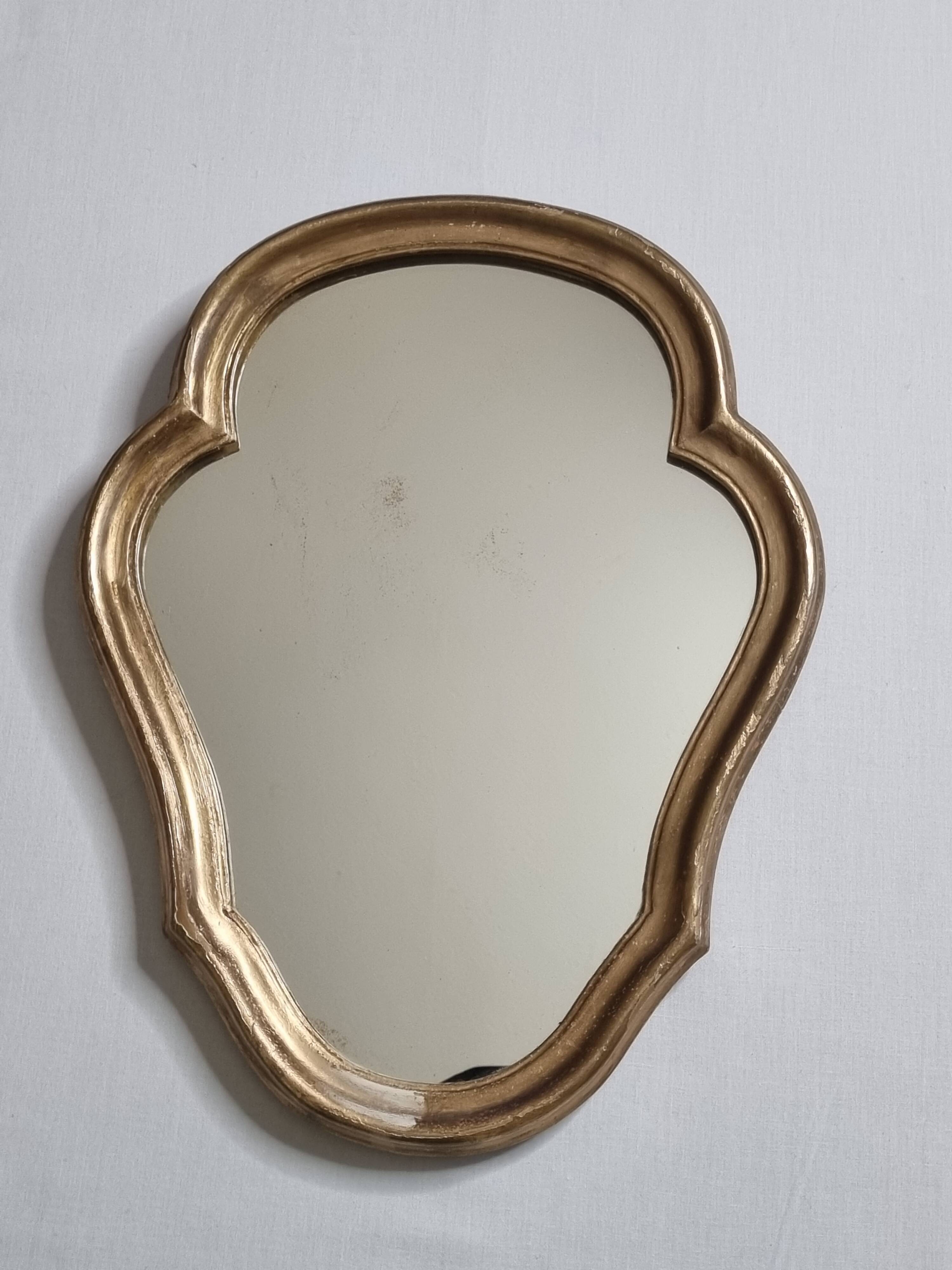 Miroir ancien chantourné en bois doré patiné avec glace d’origine 40x32 cm