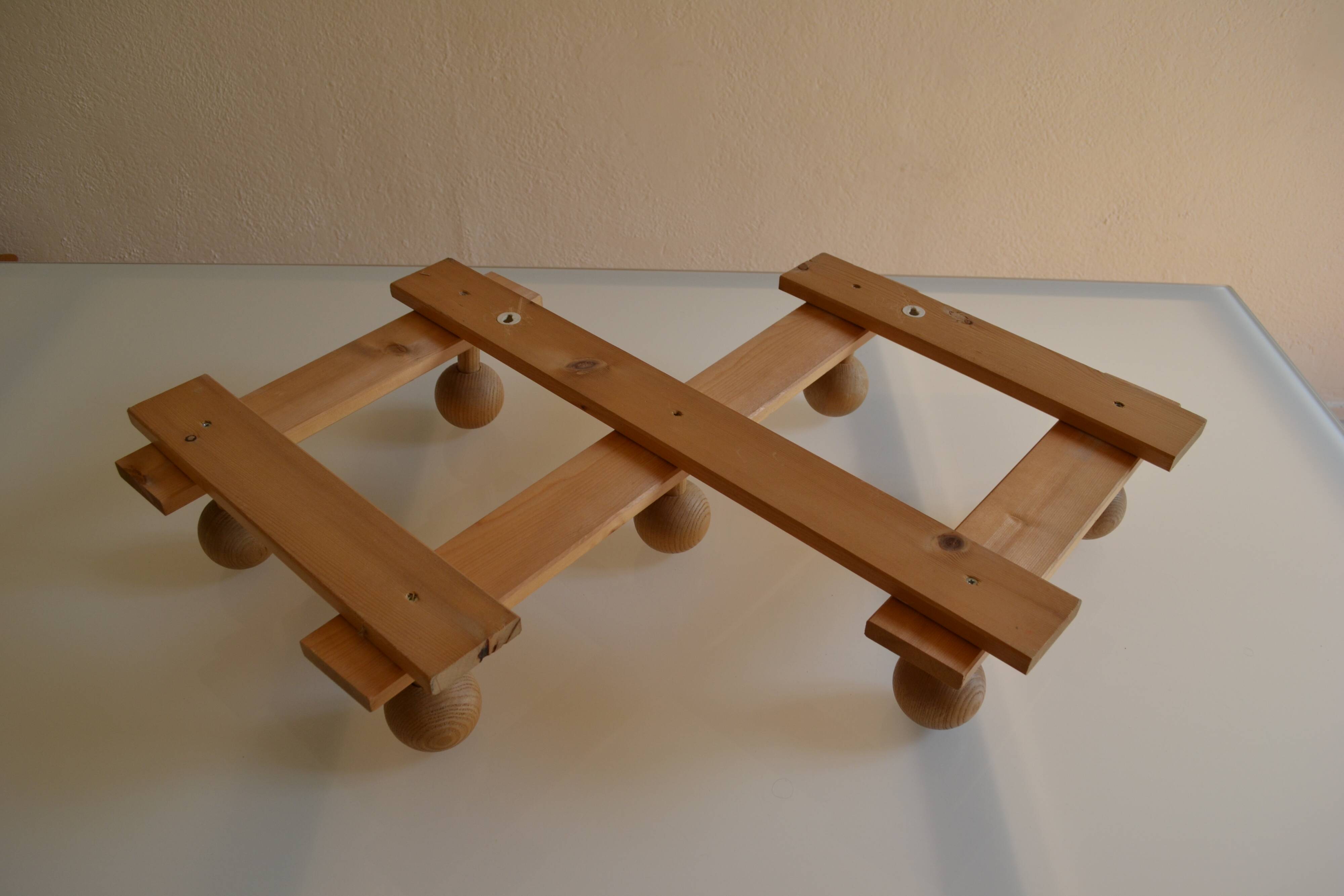 Brutalist wooden accordion wall coat rack with 7 hooks