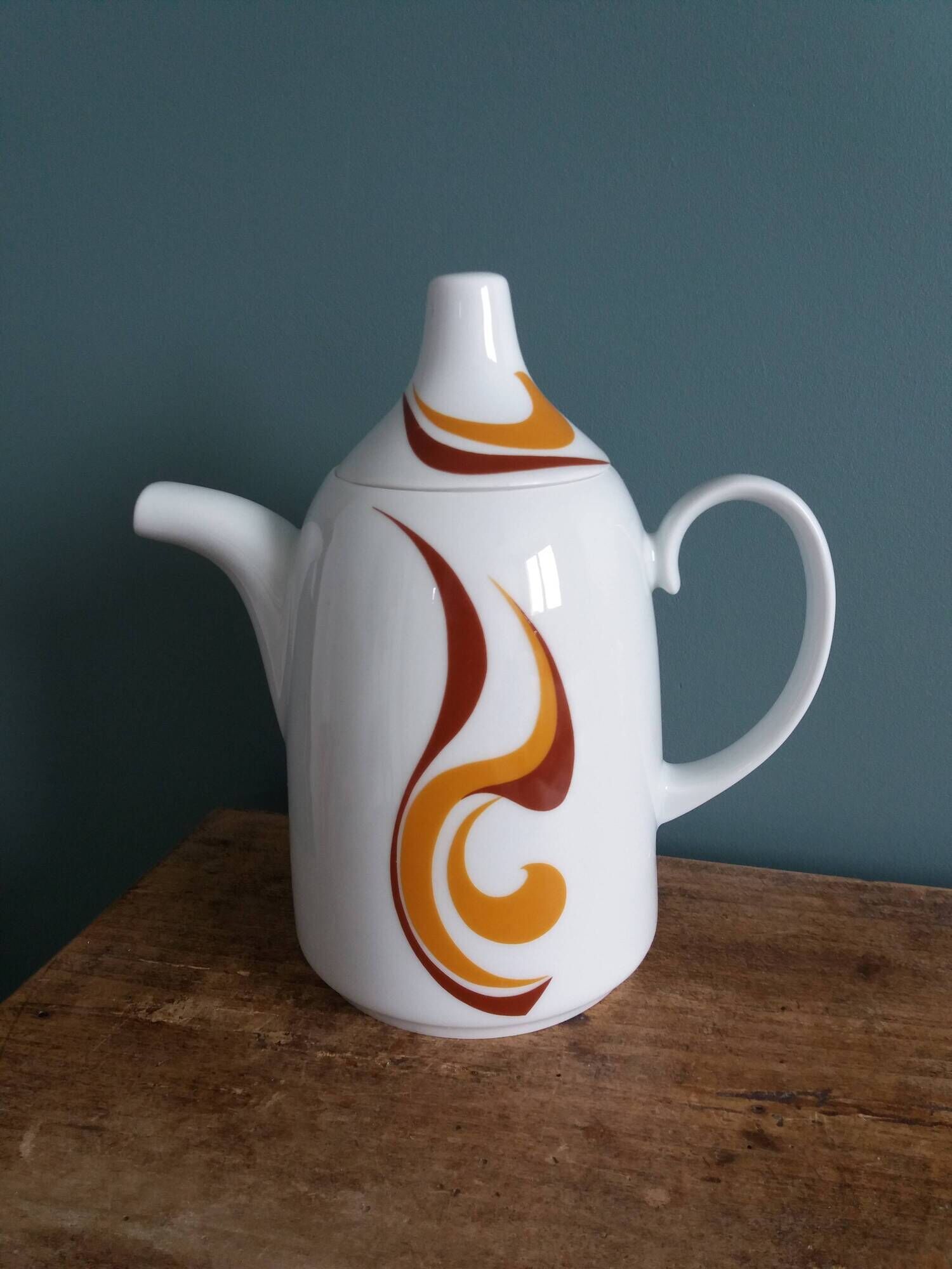 Coffee pot, teapot, porcelain, Italy, 70s, space age