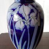 Betschdorf - Grand Vase aux Iris en grès émaillé bleu cobalt