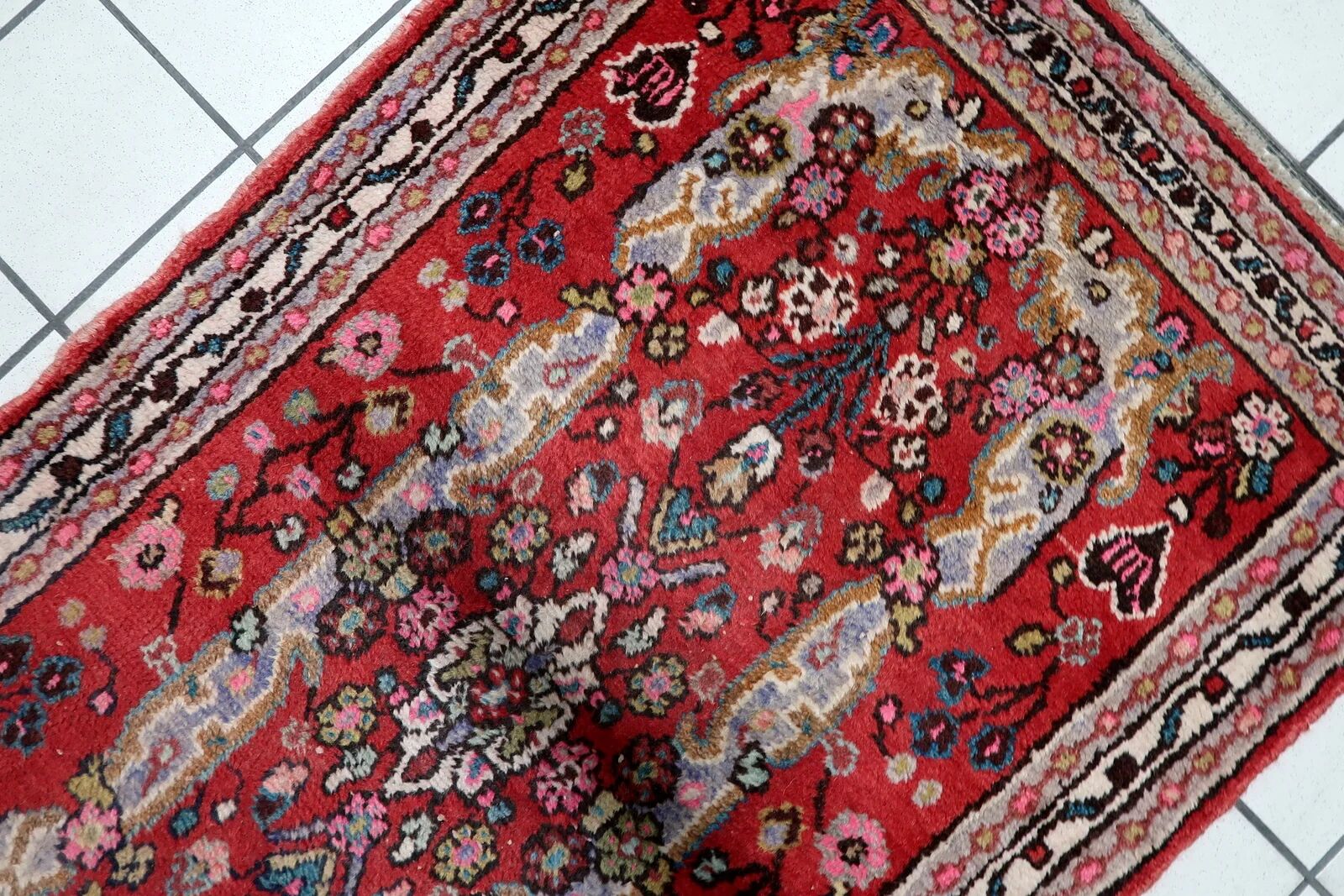1920s handmade antique wool floral medallion rug, red, 87 × 151 cm - 1C1297