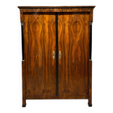 Armoire Empire en placage de noyer et laiton, Vienne, 1815