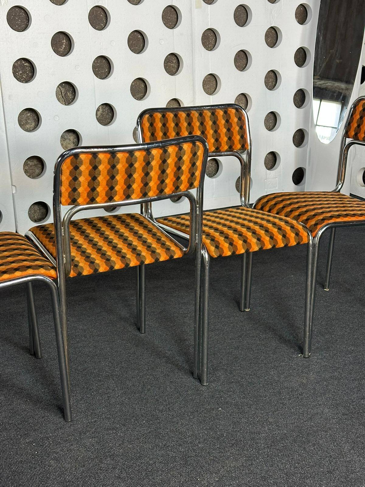 Lots of vintage chairs - 70s