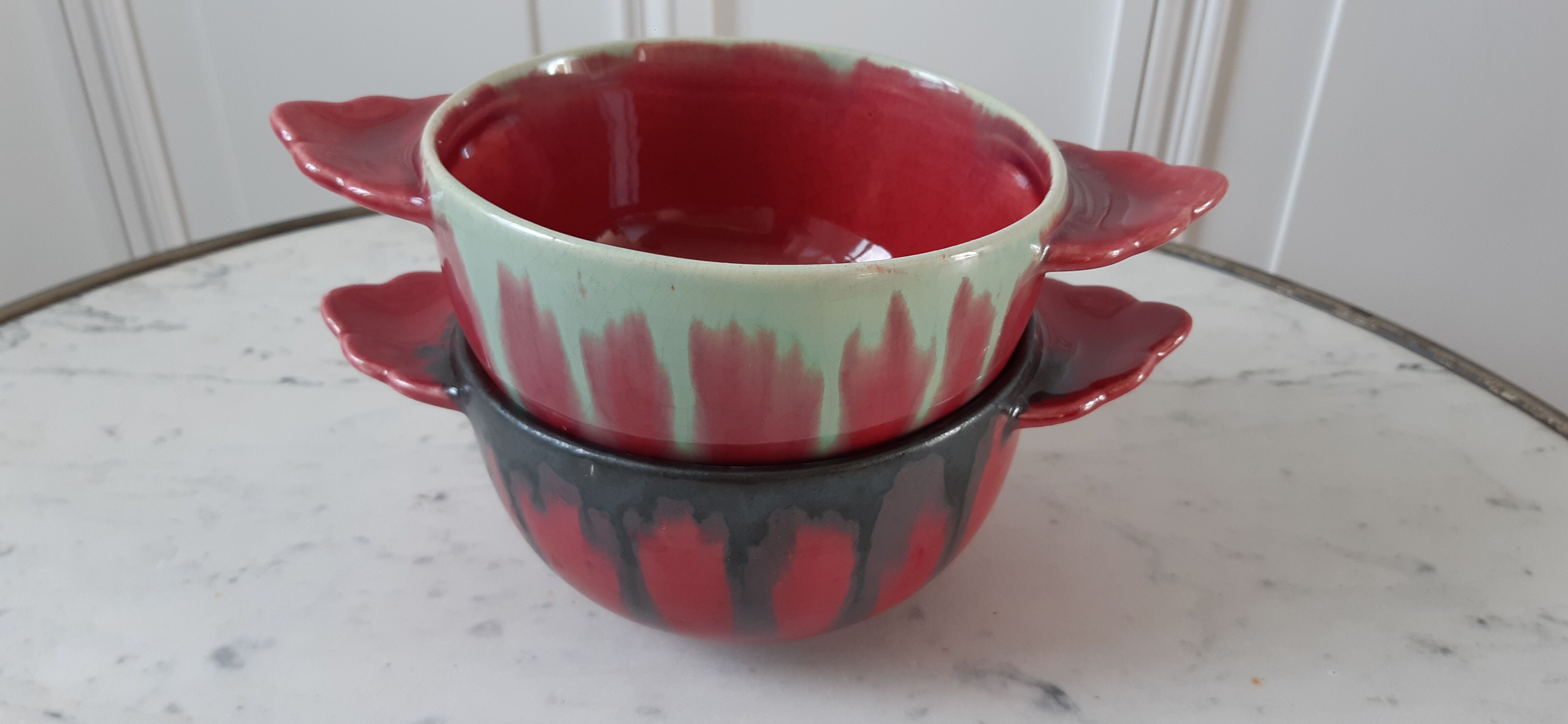 Duo of stoneware bowls with burgundy and blue ears 30s-40s