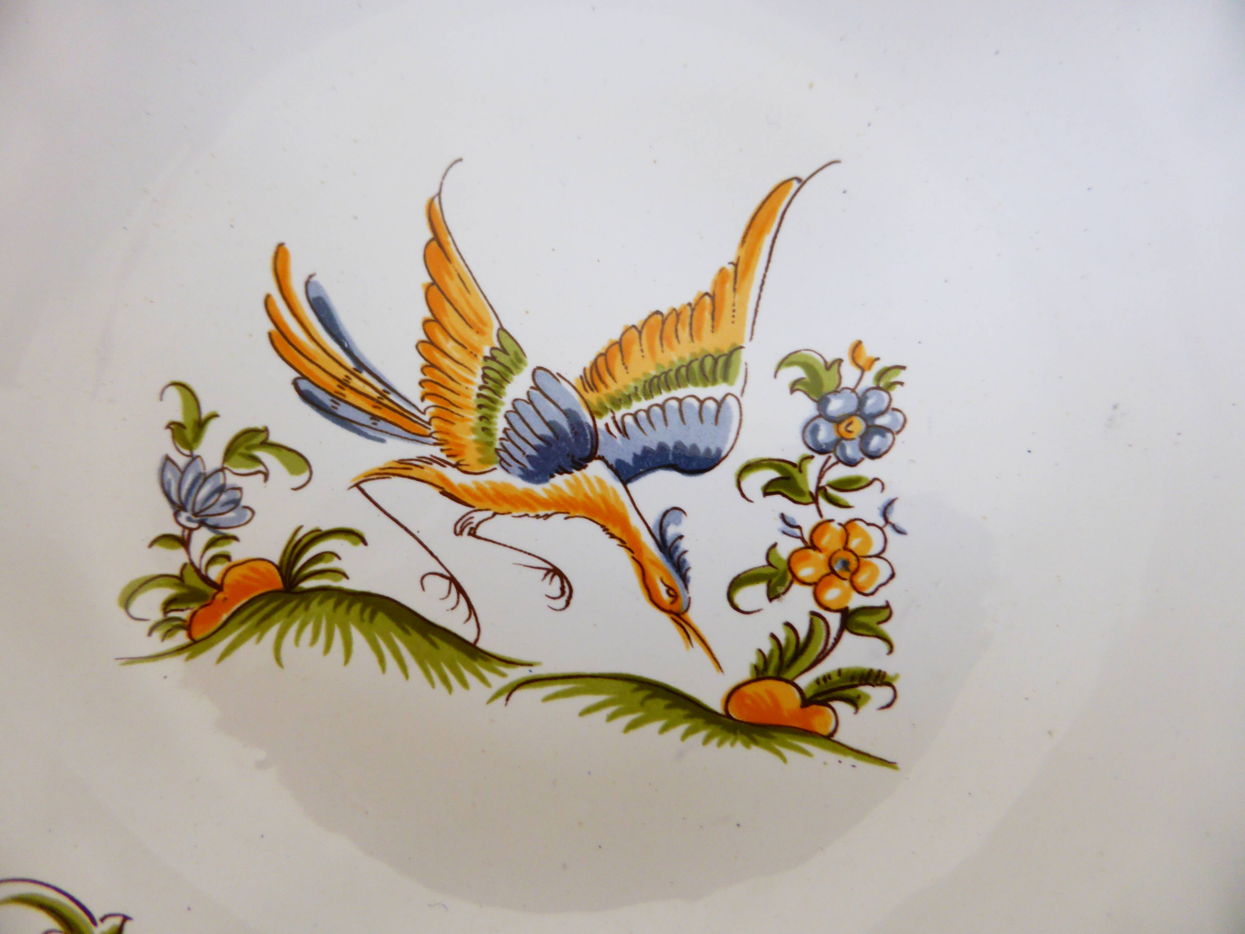 Empty pocket bowl from the French pottery, Moustier model 2008149.