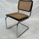 Chaise design Cesca modèle b32 en noir et chrome
