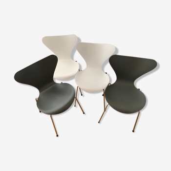 Lot de 4 chaises empilables Série 7 d'Arne Jacobsen édition Fritz Hansen