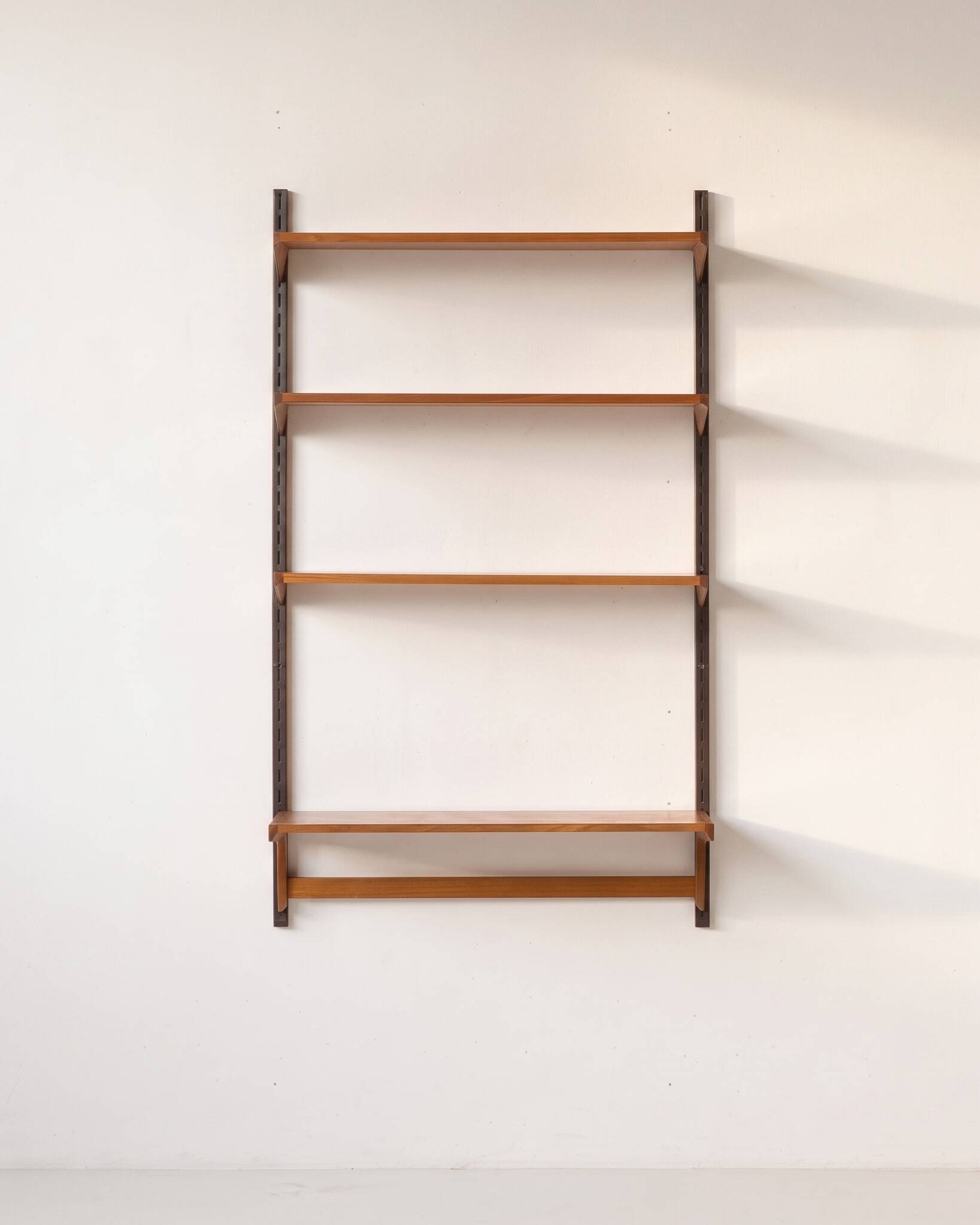 Modular wall system by kai kristiansen - fm møbler