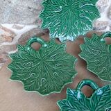 Assiette en barbotine feuille