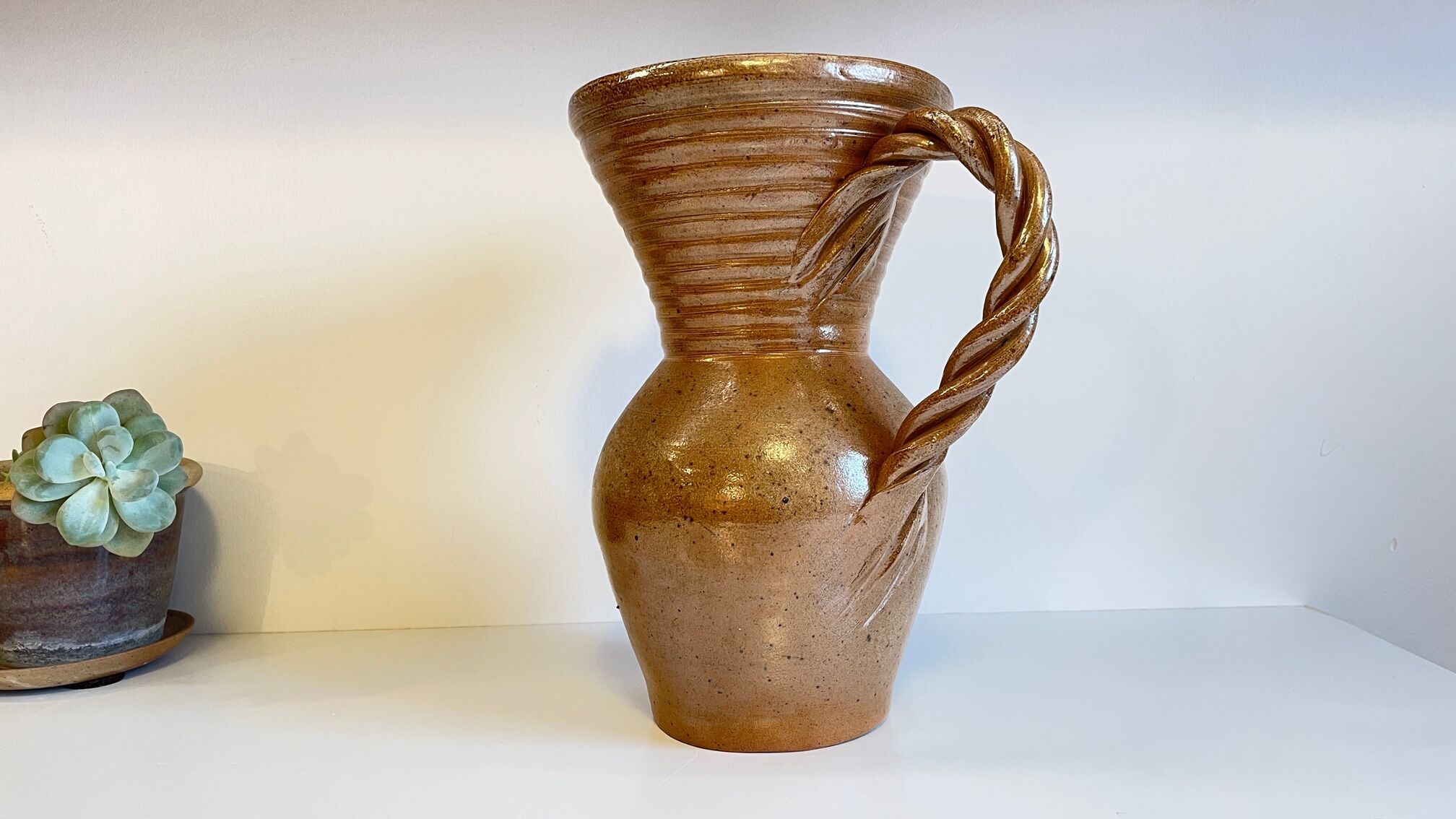 Xl pitcher in vintage enamelled gres