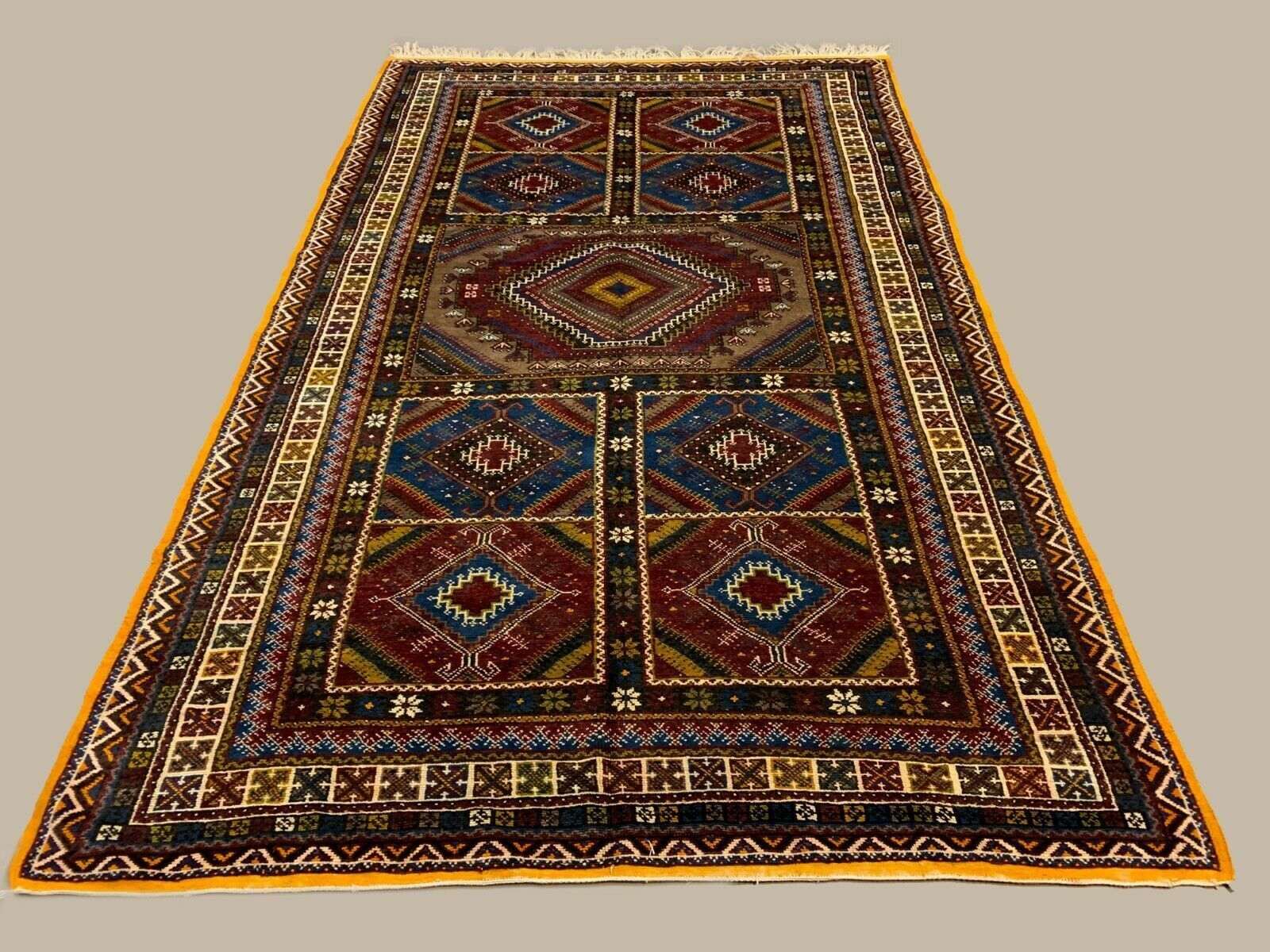 Moroccan tazenacht rug 320x200 cm