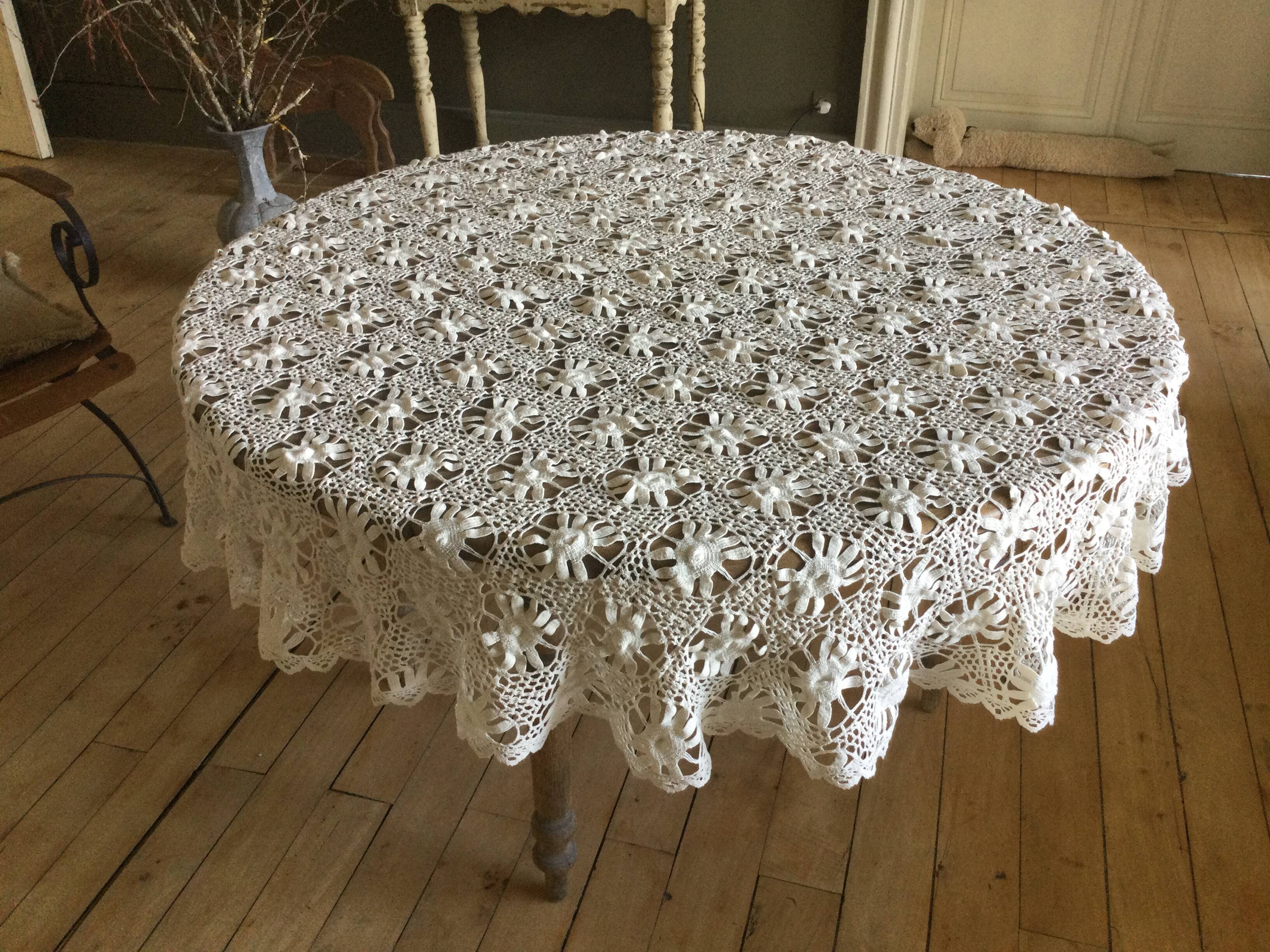 Nappe ancienne au crochet
