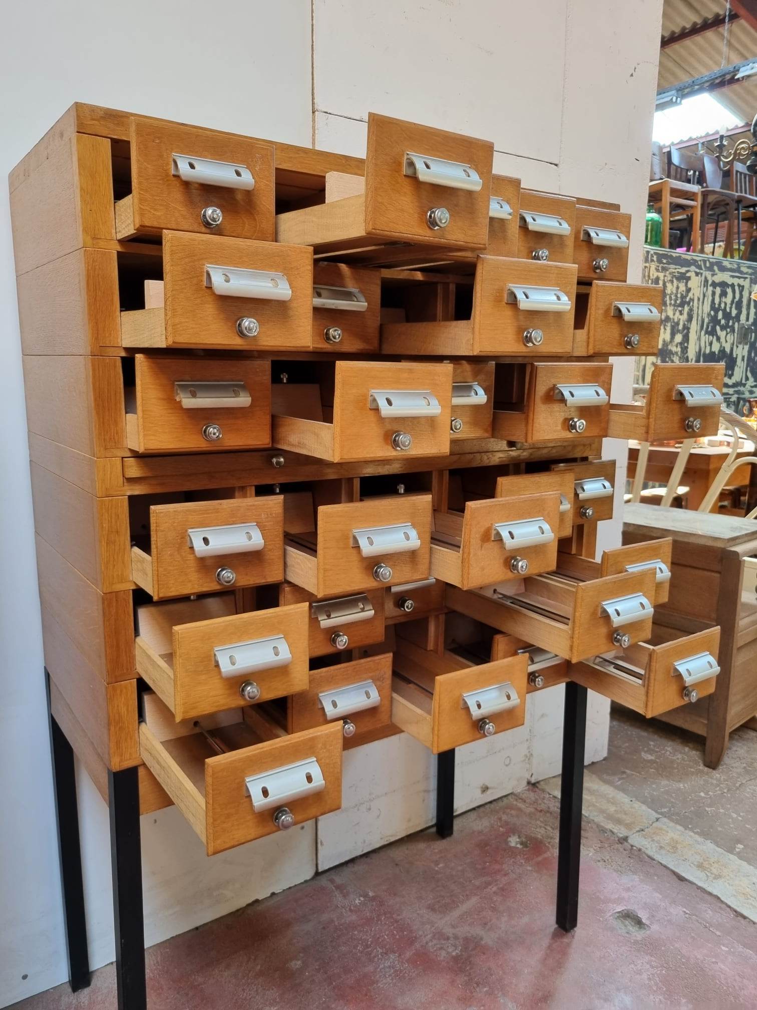 Meuble à fiches industriel 30 tiroirs