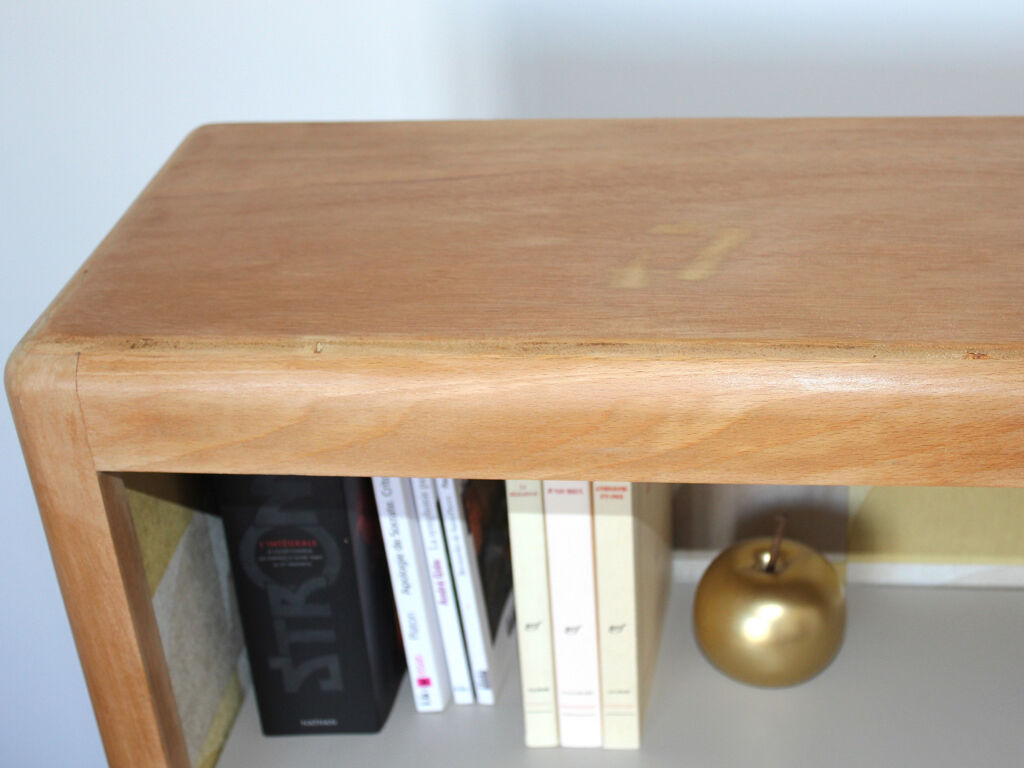 Bookcase of the 60s compass