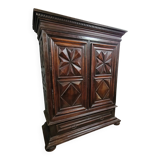 LXIII period cabinet with diamond points in molded walnut / 17th century