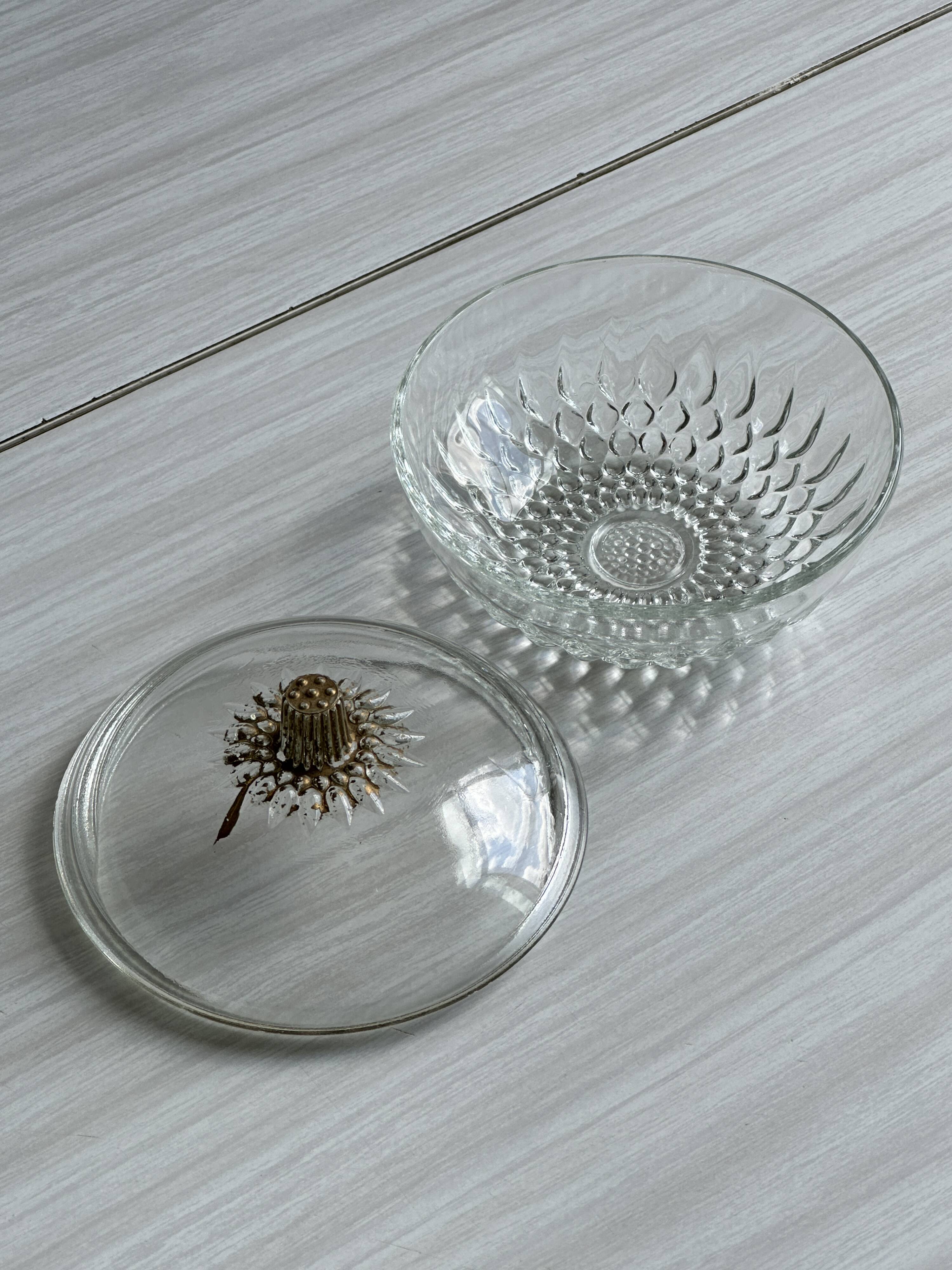 Sugar bowl box with glass lid floral decoration.