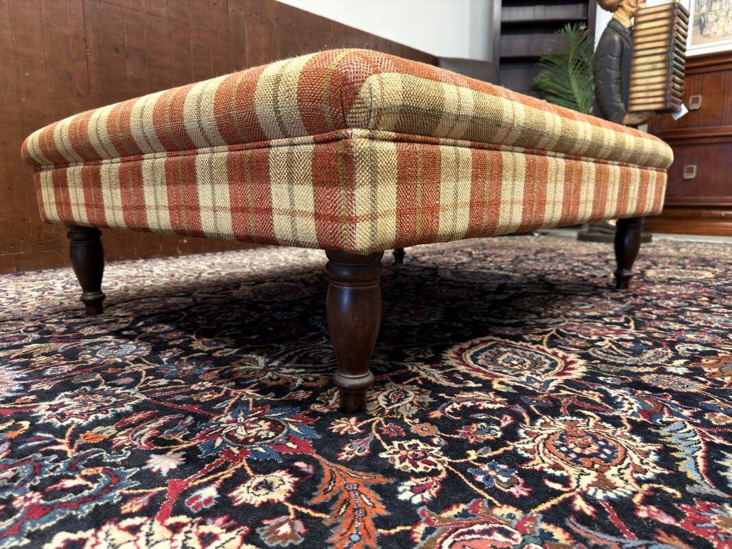 Grand pouf de table basse rembourré en anglais