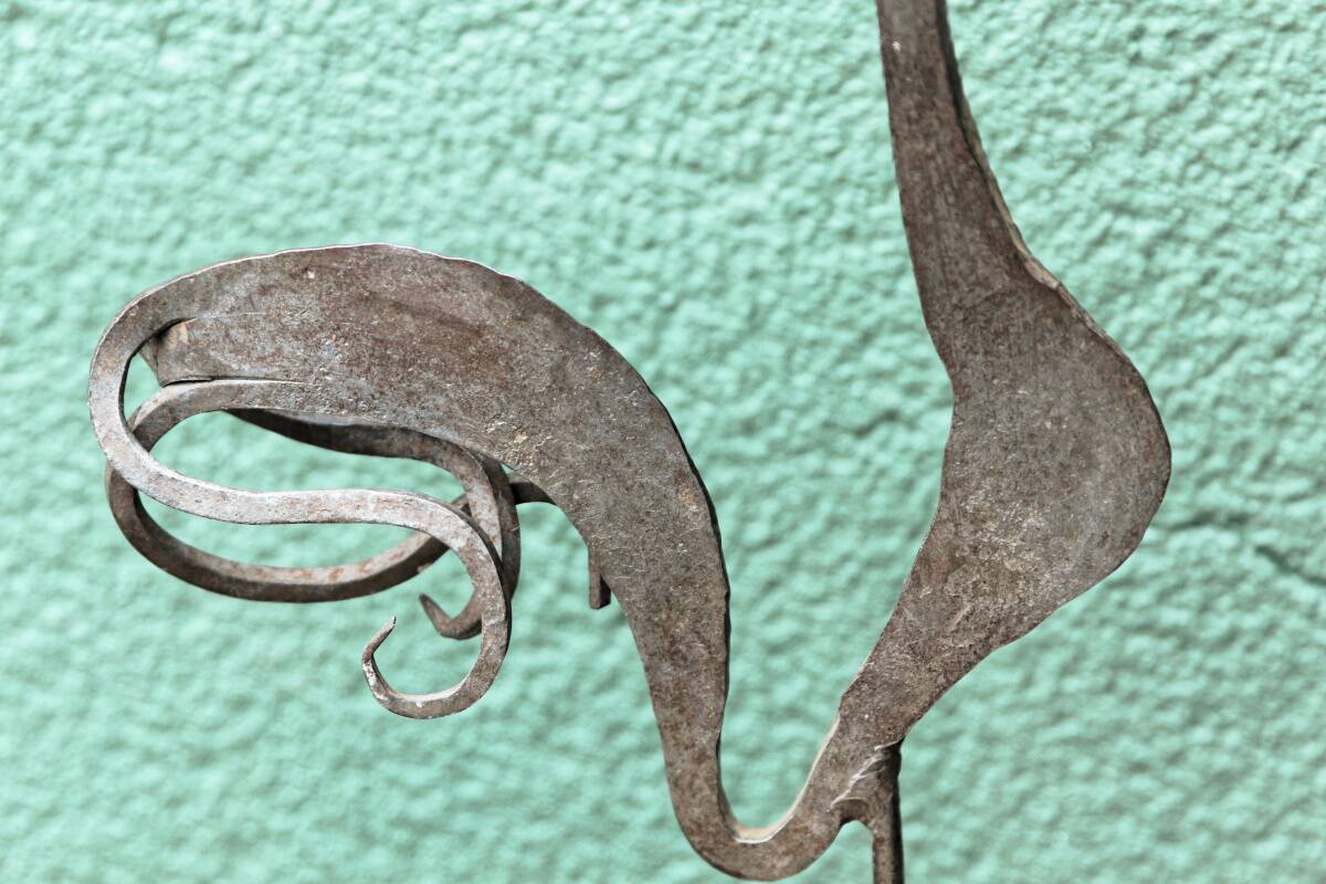 Wrought iron rooster candle holder, in the Marolles style