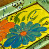 Plat fleuri en céramique