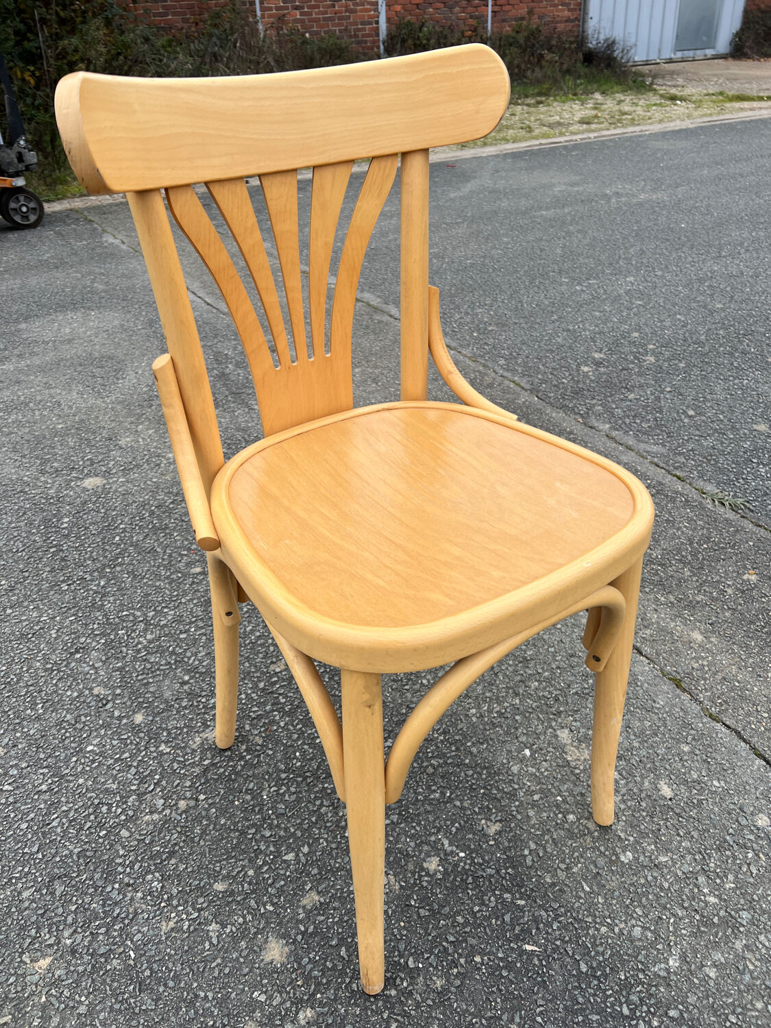 Set of 25 bistro chairs