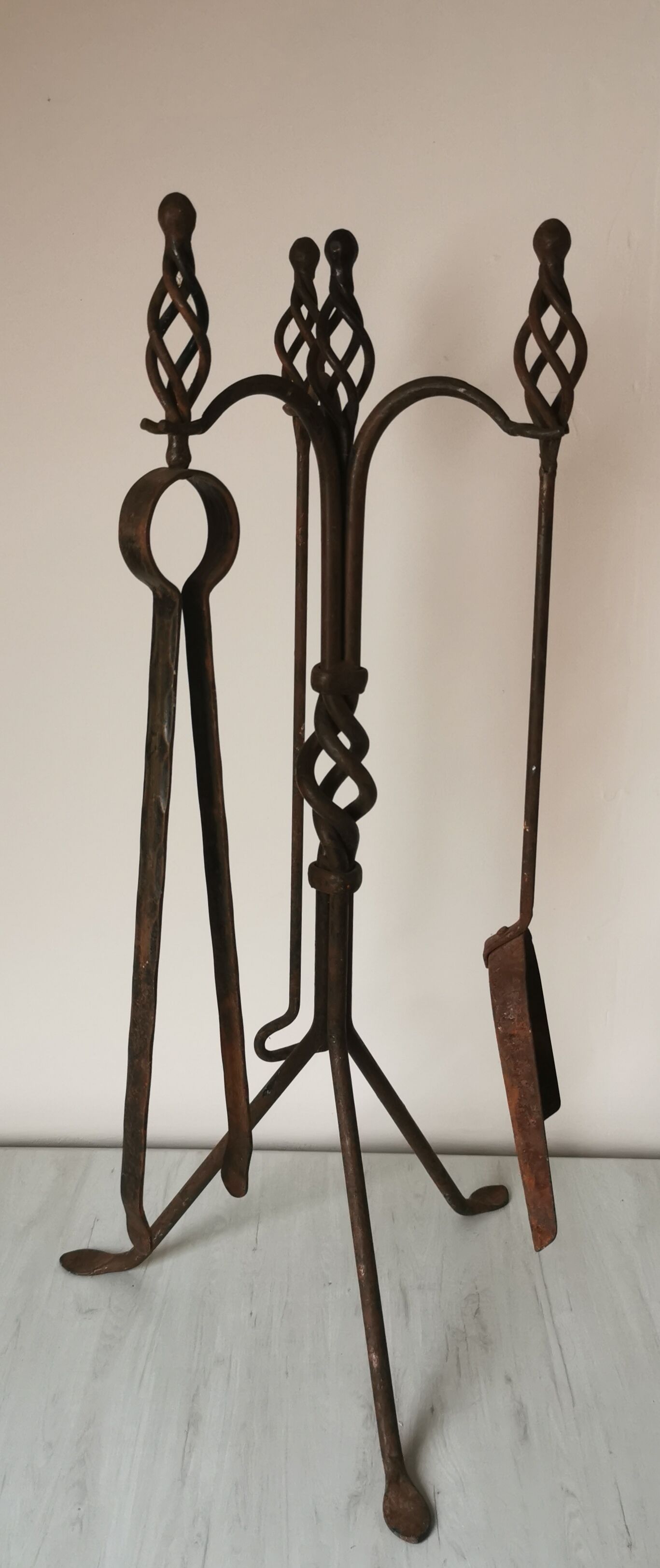 Wrought iron chimney servant