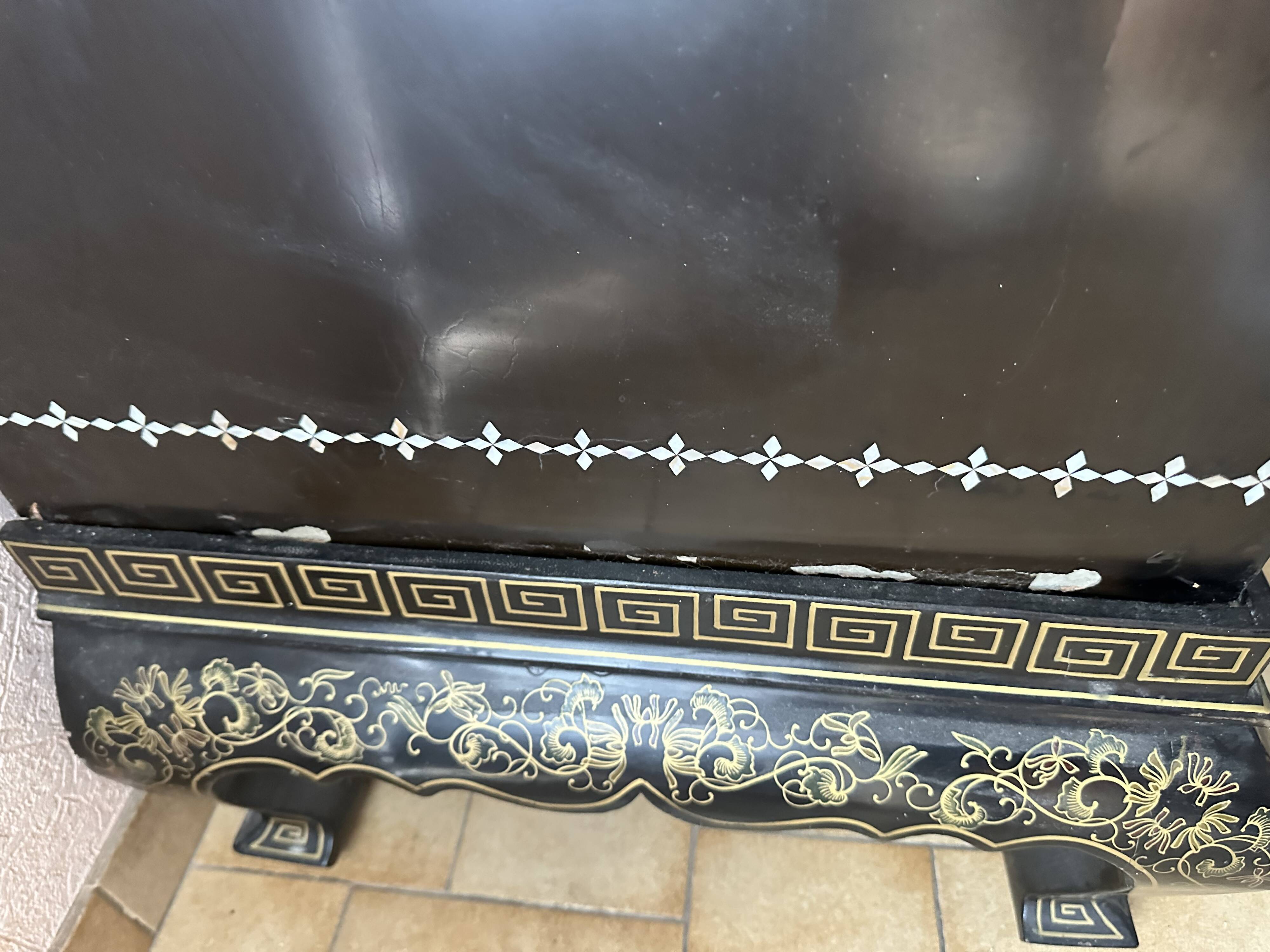 Chinese wedding cabinet – Art furniture, Paris