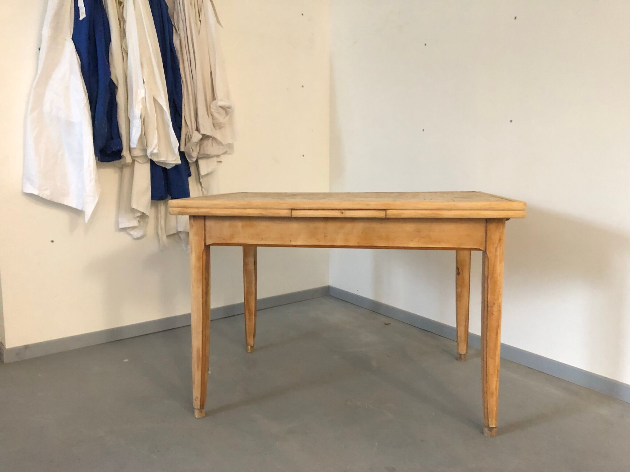Table de ferme en bois brut