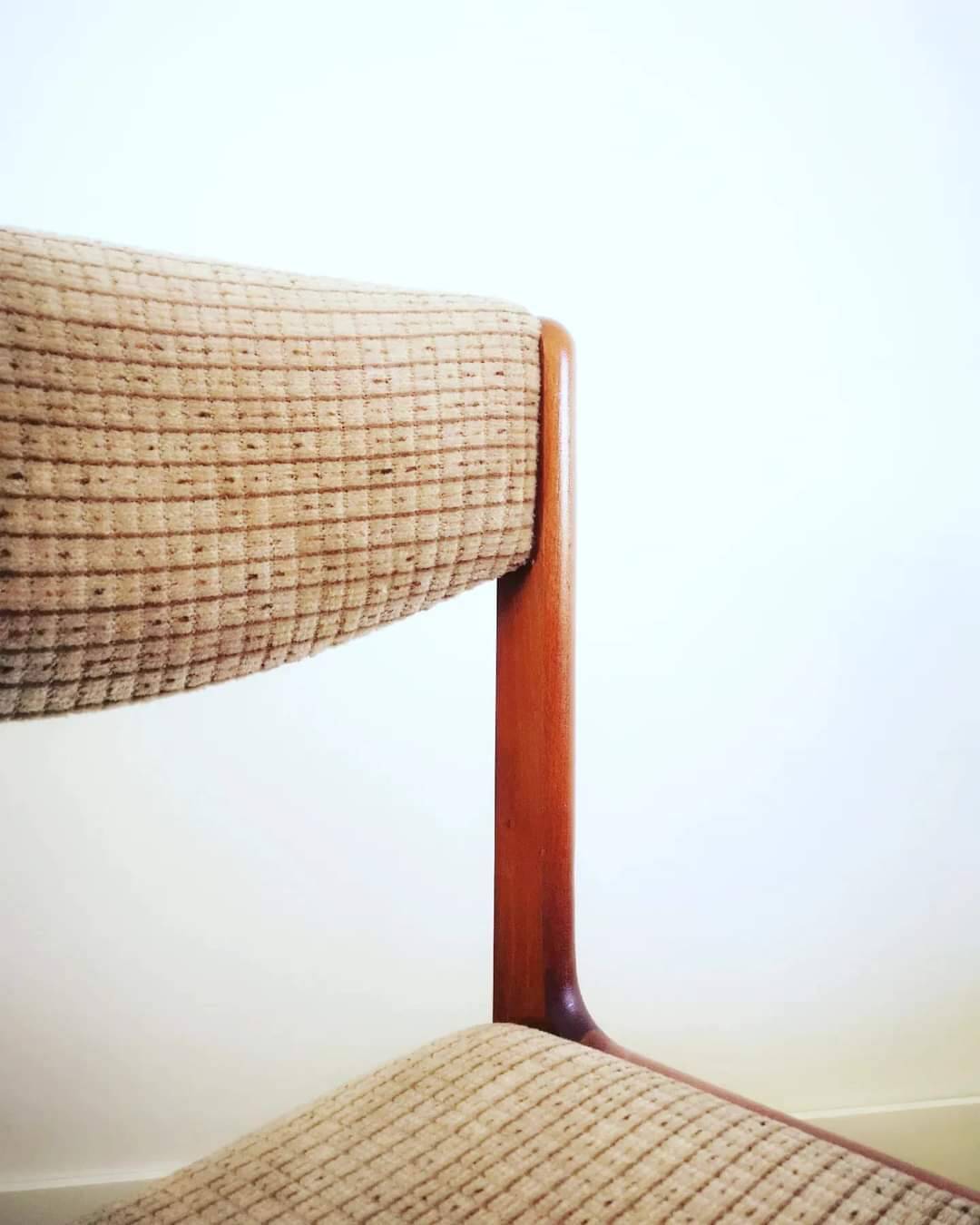 Set of 6 chairs in thick velvet and teak base