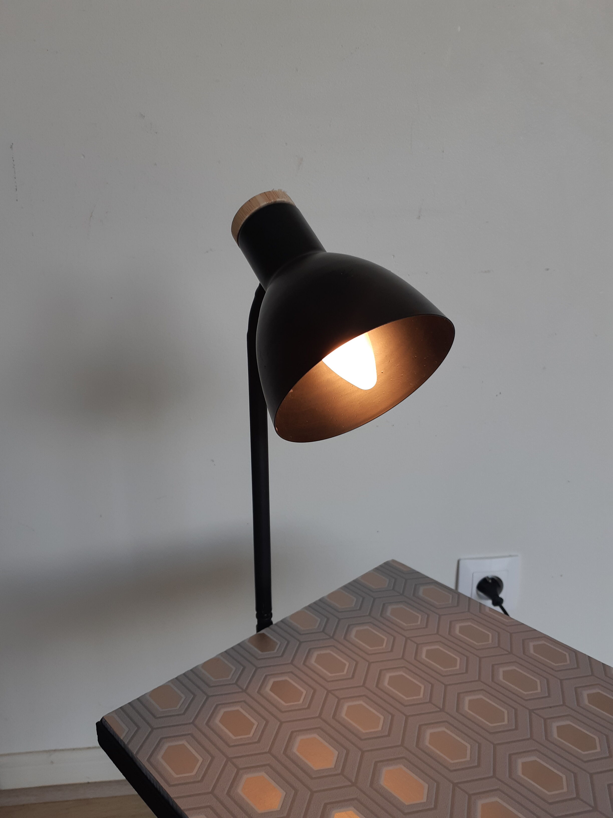 Table d'appoint avec lampe