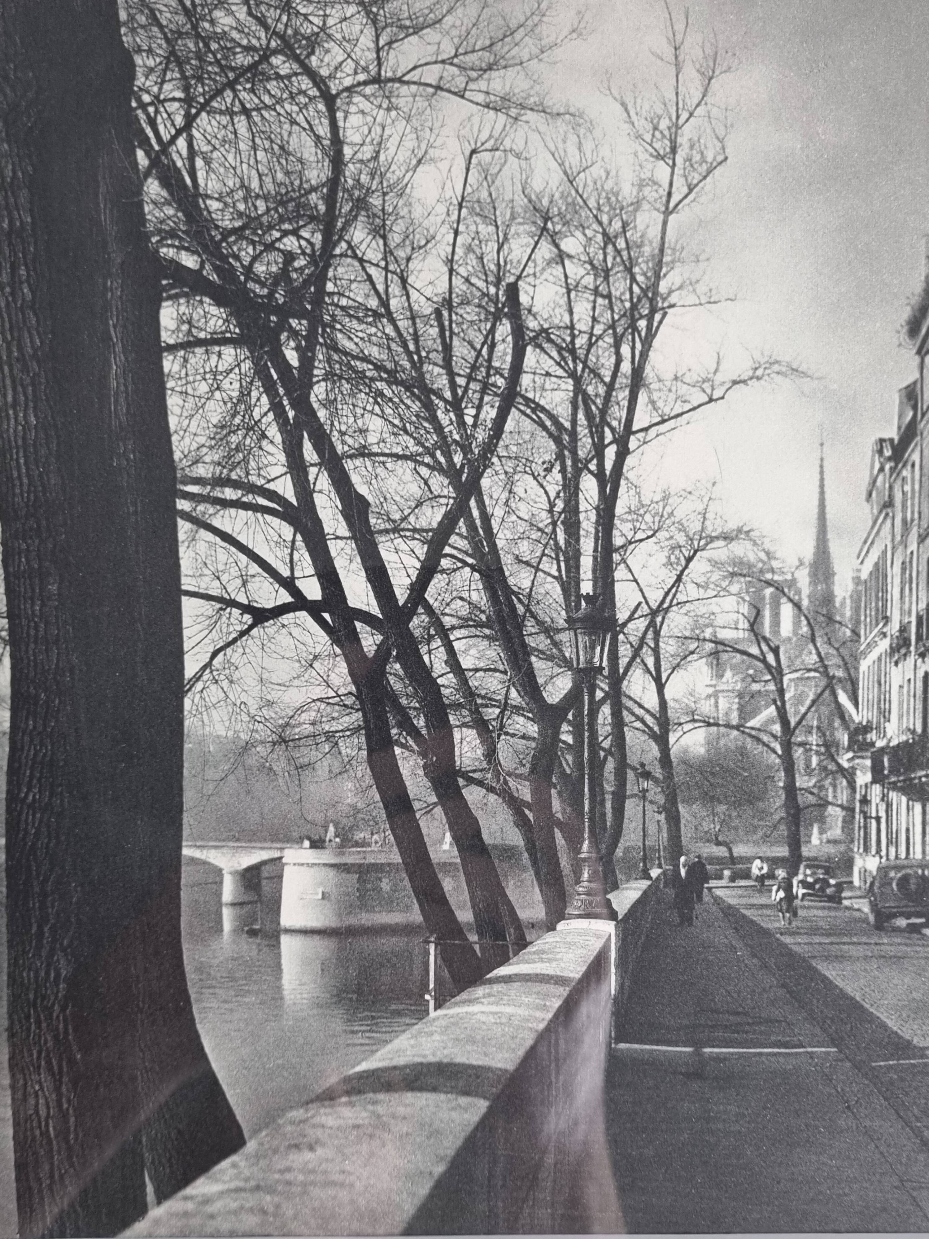 Rémy Duval – Quai parisien, photoengraving from 1946 – Framed under glass 32 x 42 cm