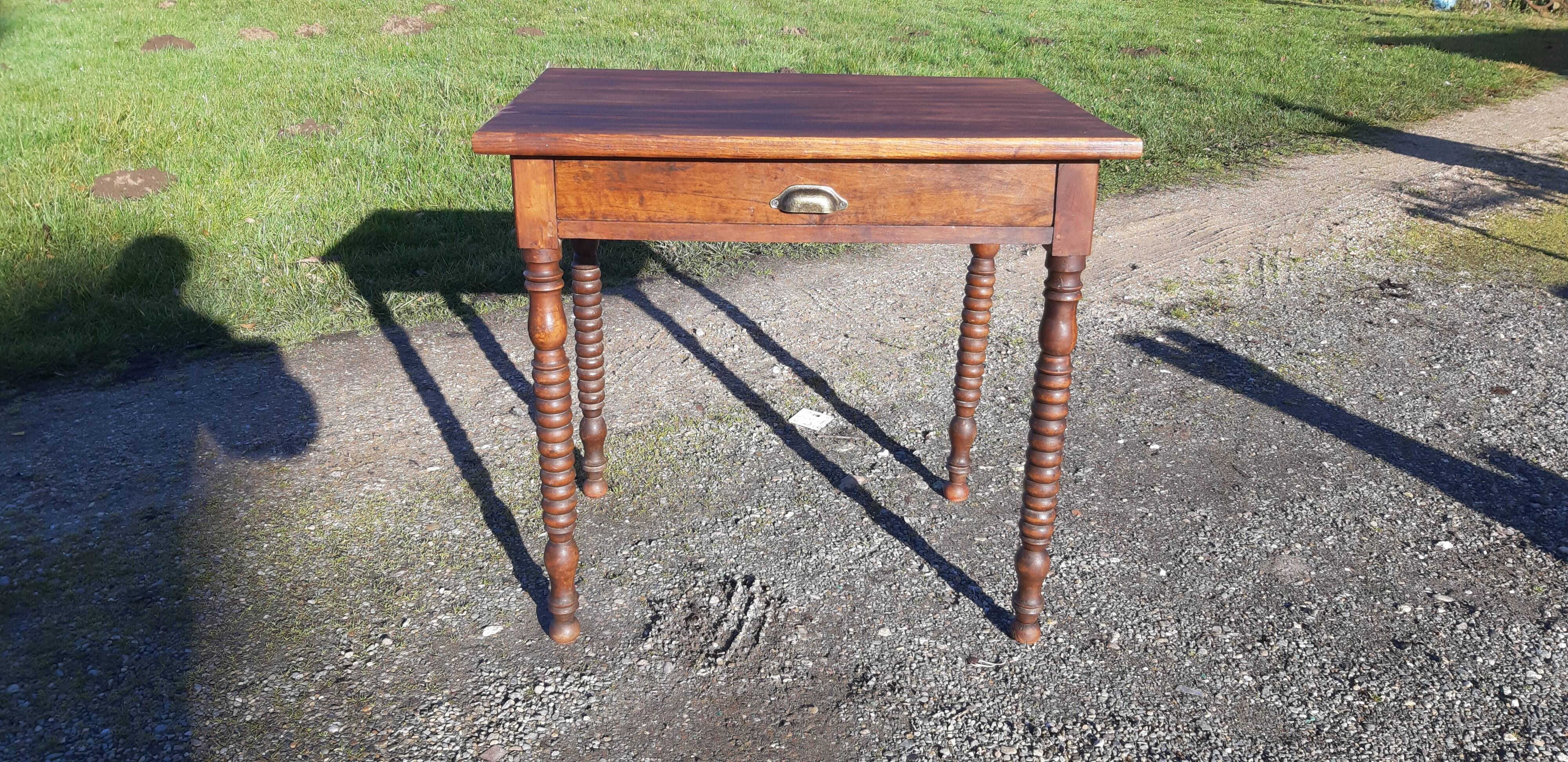 Walnut table 19th 1 drawer