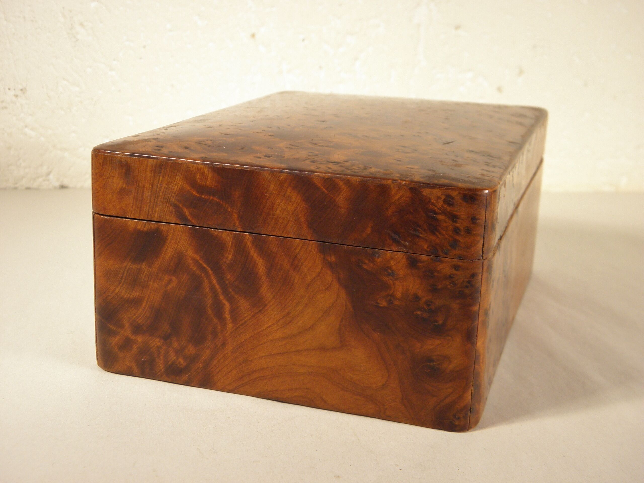 Cheath magnifying glass box