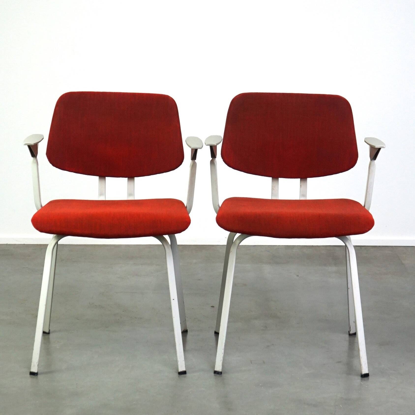Set of 2 vintage design chairs by Friso Kramer for Ahrend de Cirkel late 1960s