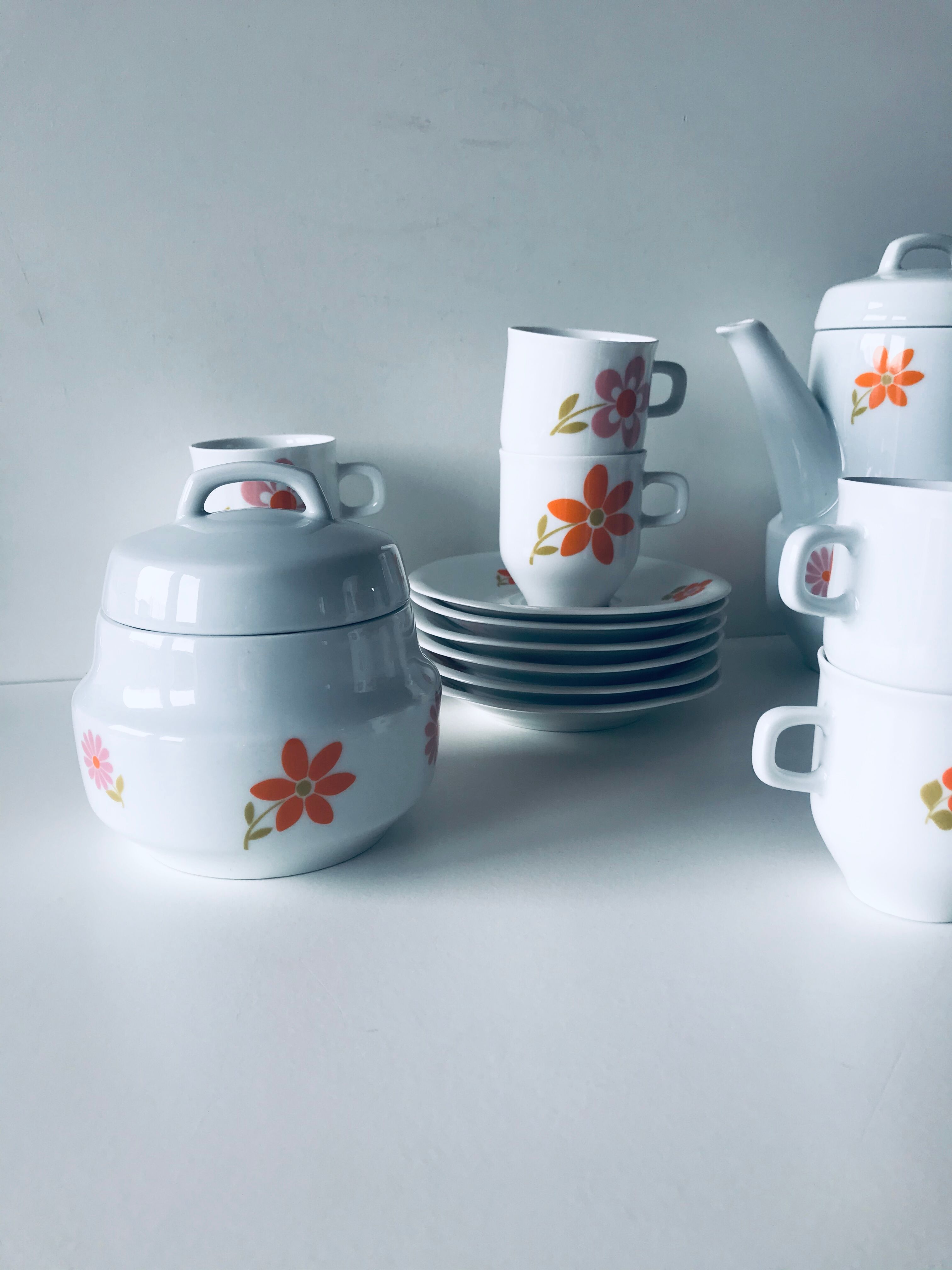 Coffee service or porcelain tea