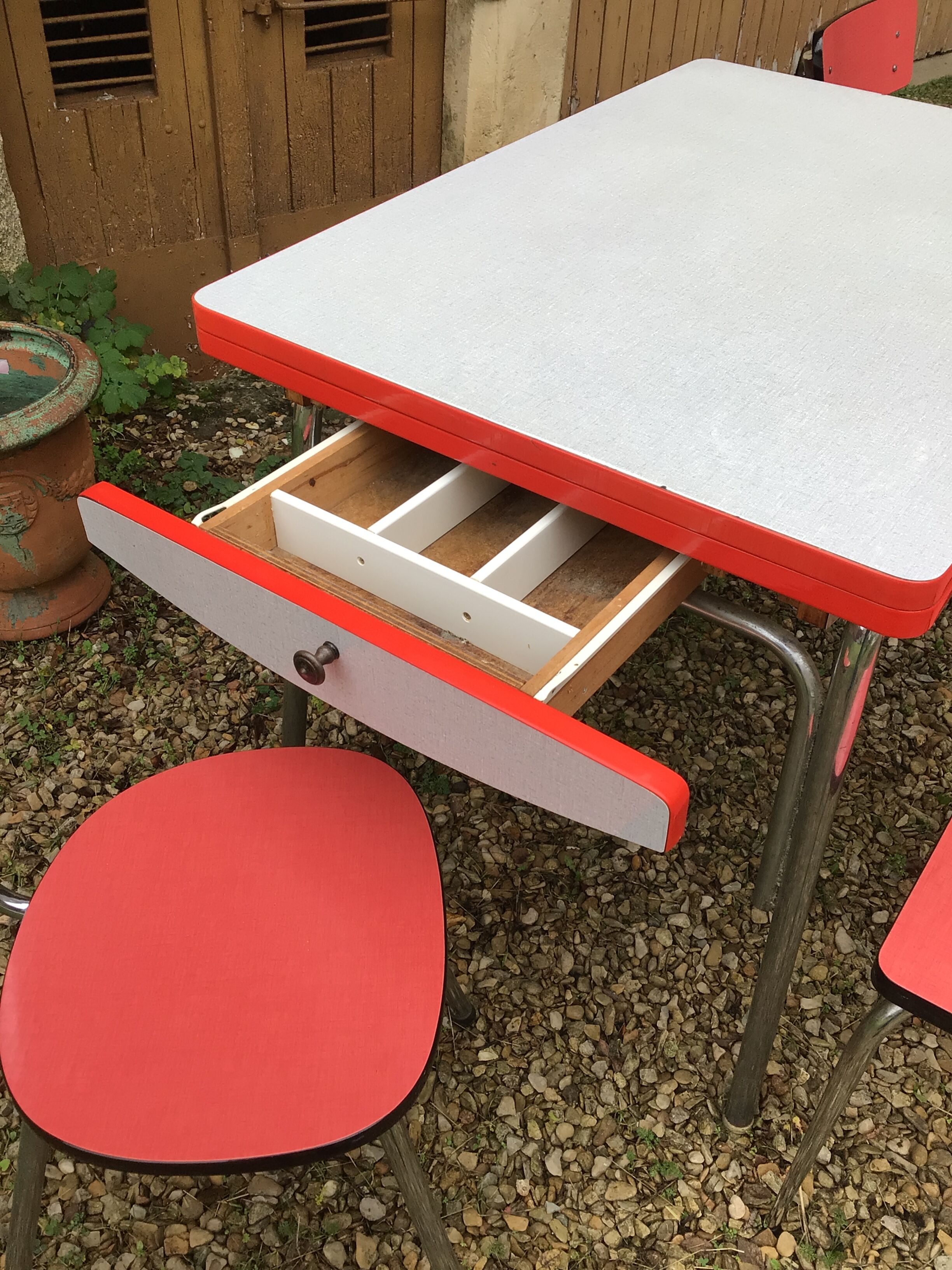 Set Table & Chairs & Kitchen Stools in Formica