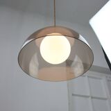 Lampe à suspension italienne en laiton, opaline et plexiglas de l'ère spatiale