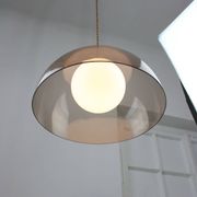 Lampe à suspension italienne en laiton, opaline et plexiglas de l'ère spatiale