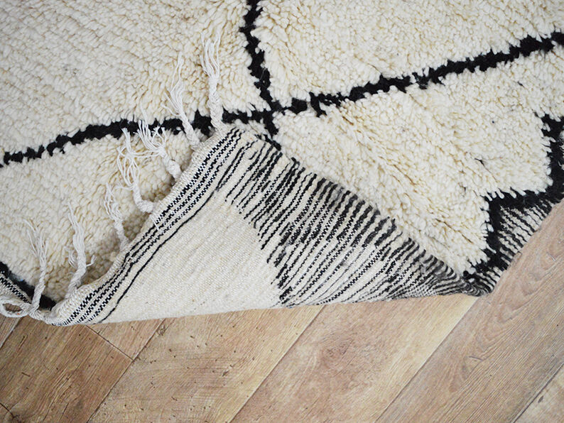 Handmade moroccan berber carpet 238 x 150 cm