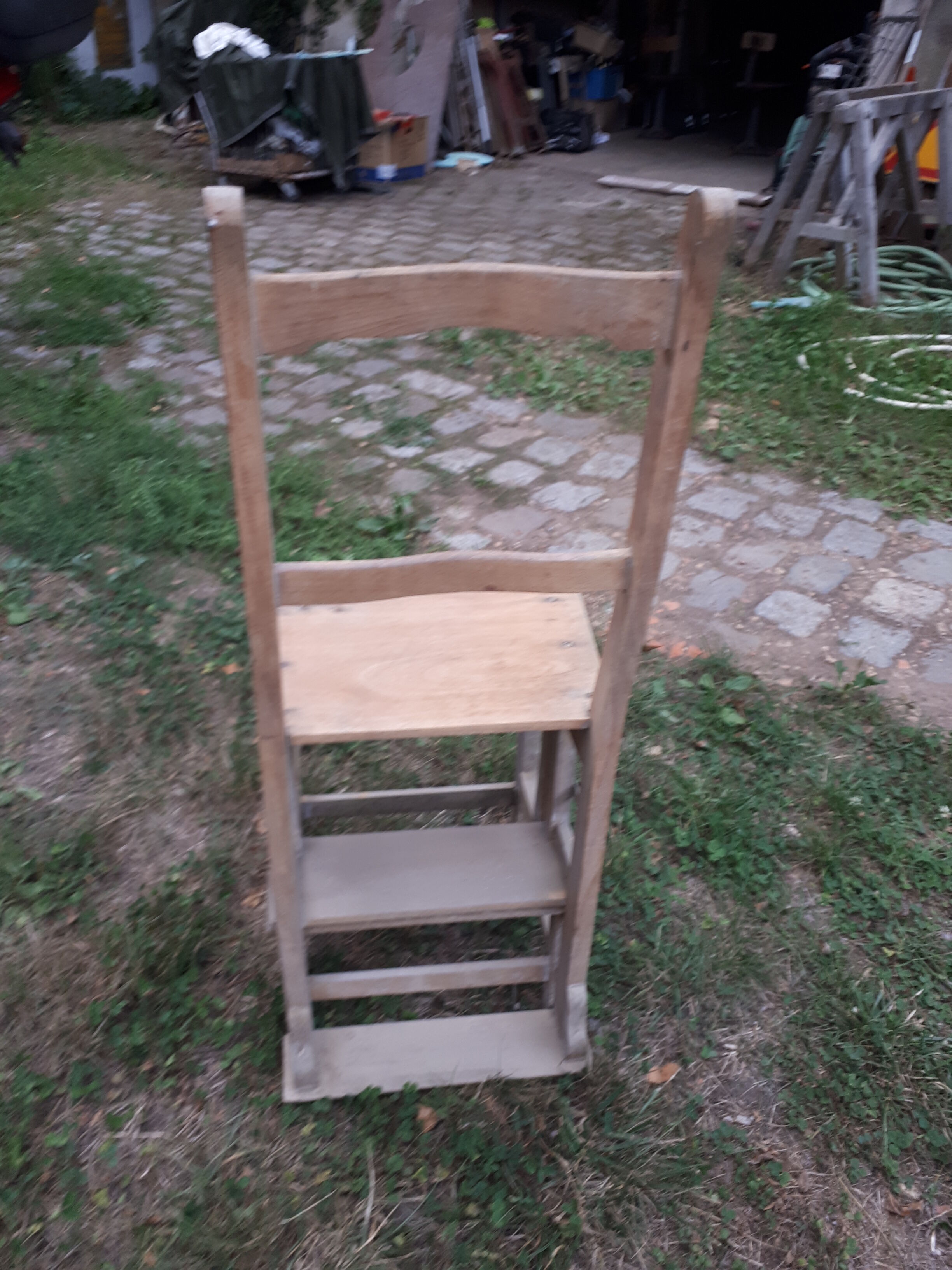 Natural wood escrow chair