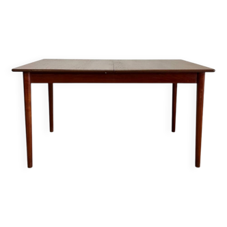 Scandinavian table with extensions