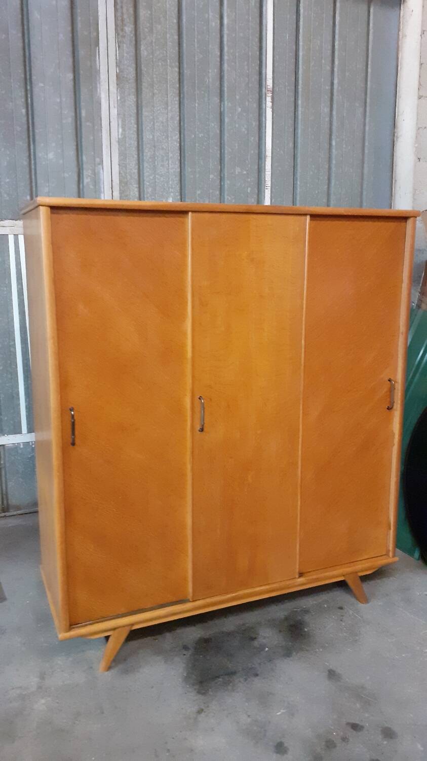 Compass feet cabinet