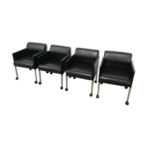 Suite de 4 fauteuils en cuir et