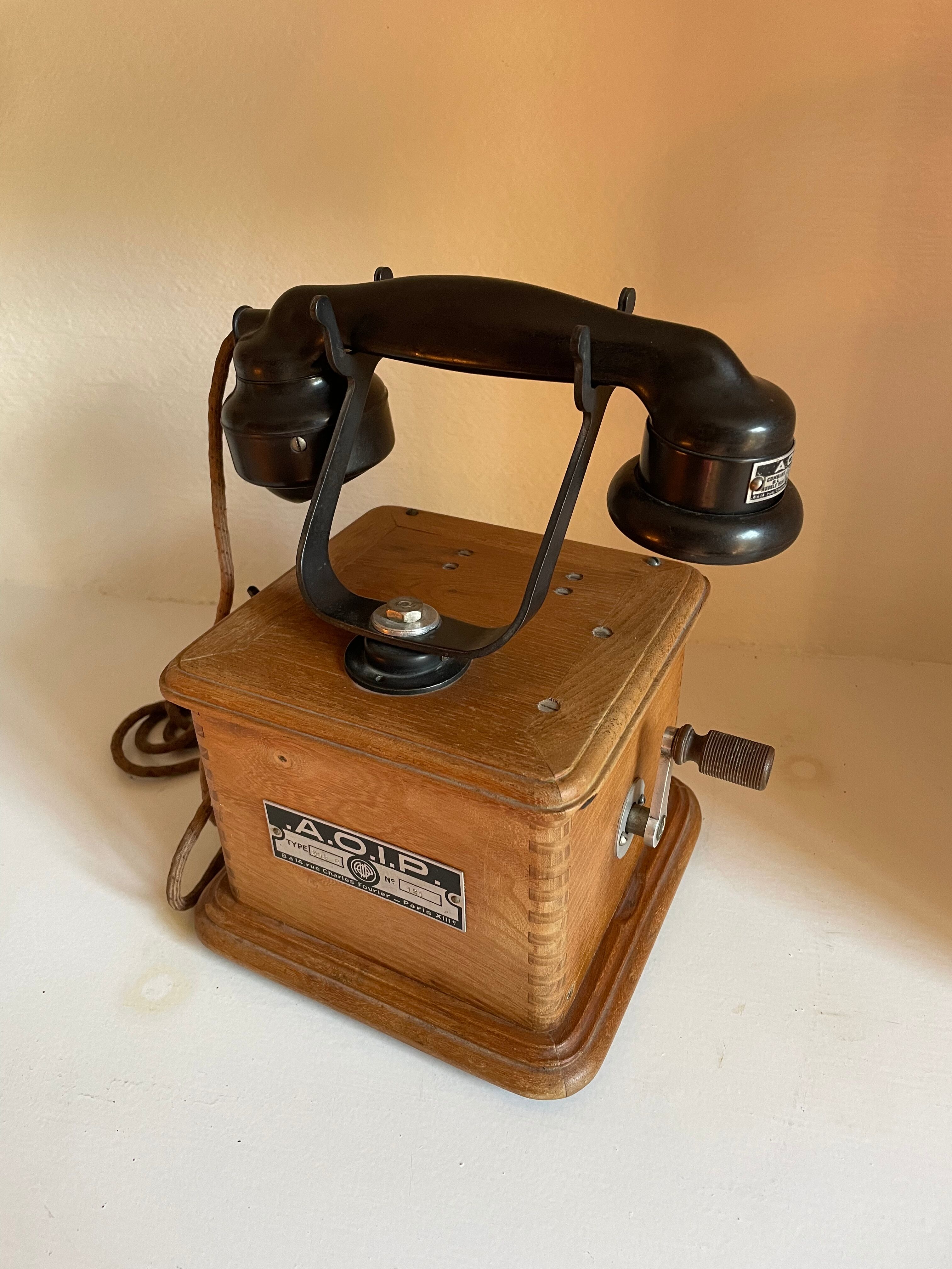 Téléphone en bois vintage années 60