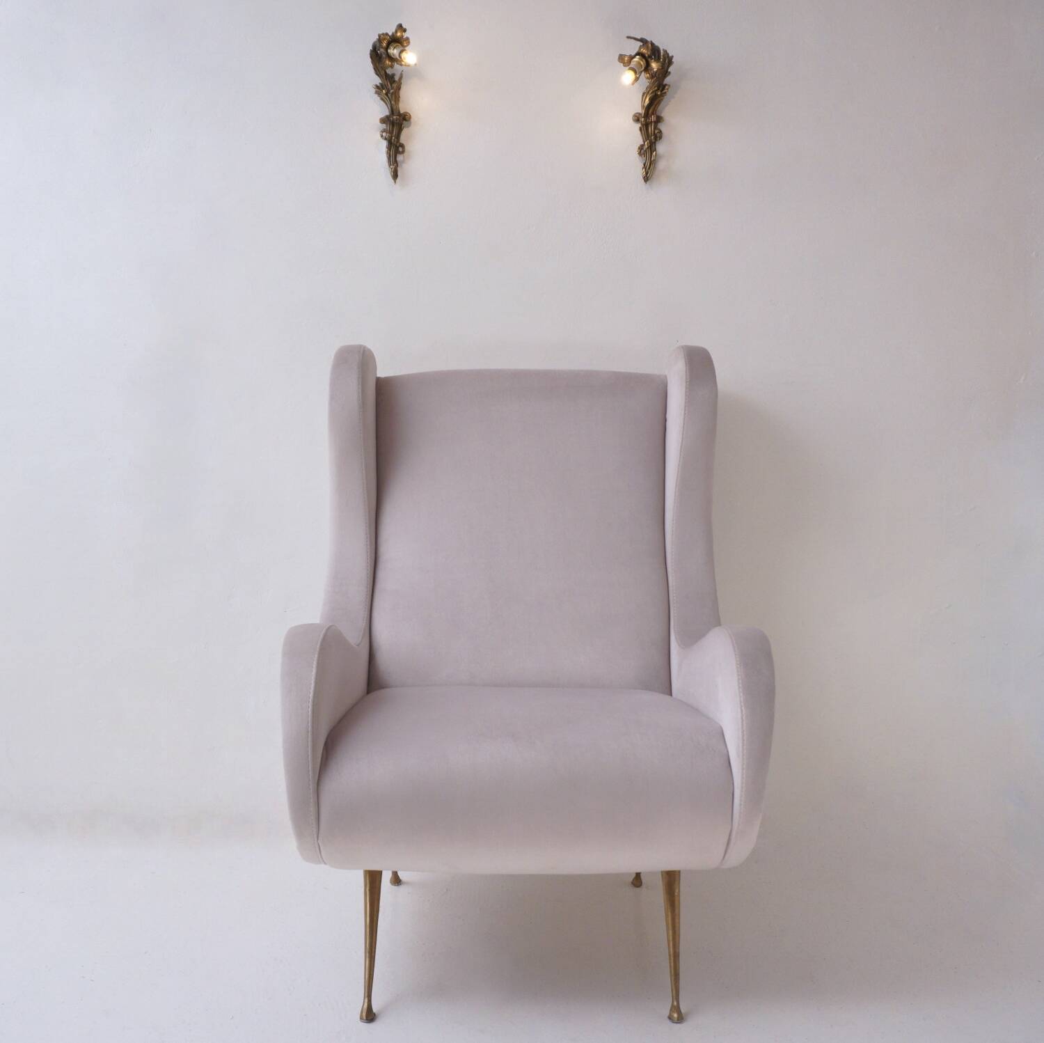 Paire d'appliques murales Art Nouveau antiques en bronze doré à fleurs de lys et feuillages, années 1890, françaises, recâblées