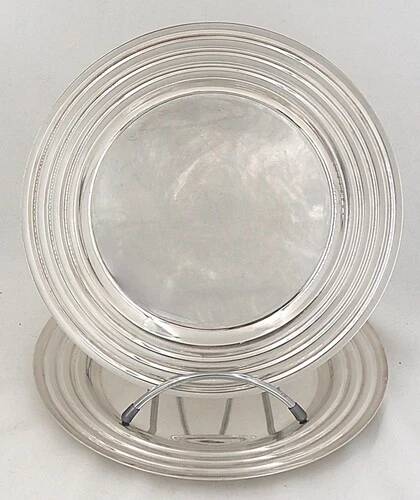Christofle Ondulation Luc Lanel, pair of flat plates 23.5 cm, silver-plated metal