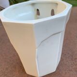 Cache-pot mural en porcelaine blanche