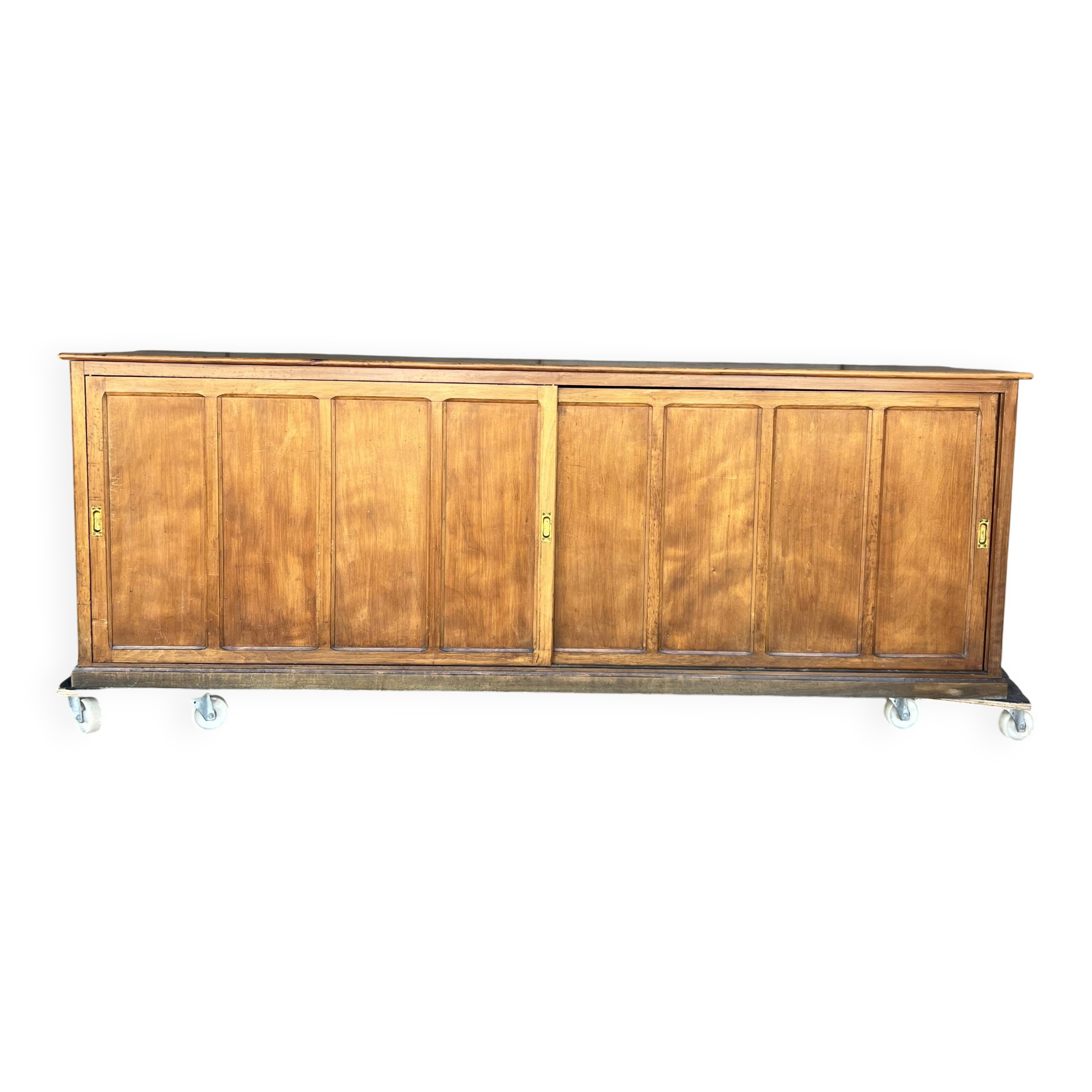 Sliding door counter