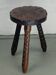 Tabouret de traite tripode sculpté brutaliste, années 1950